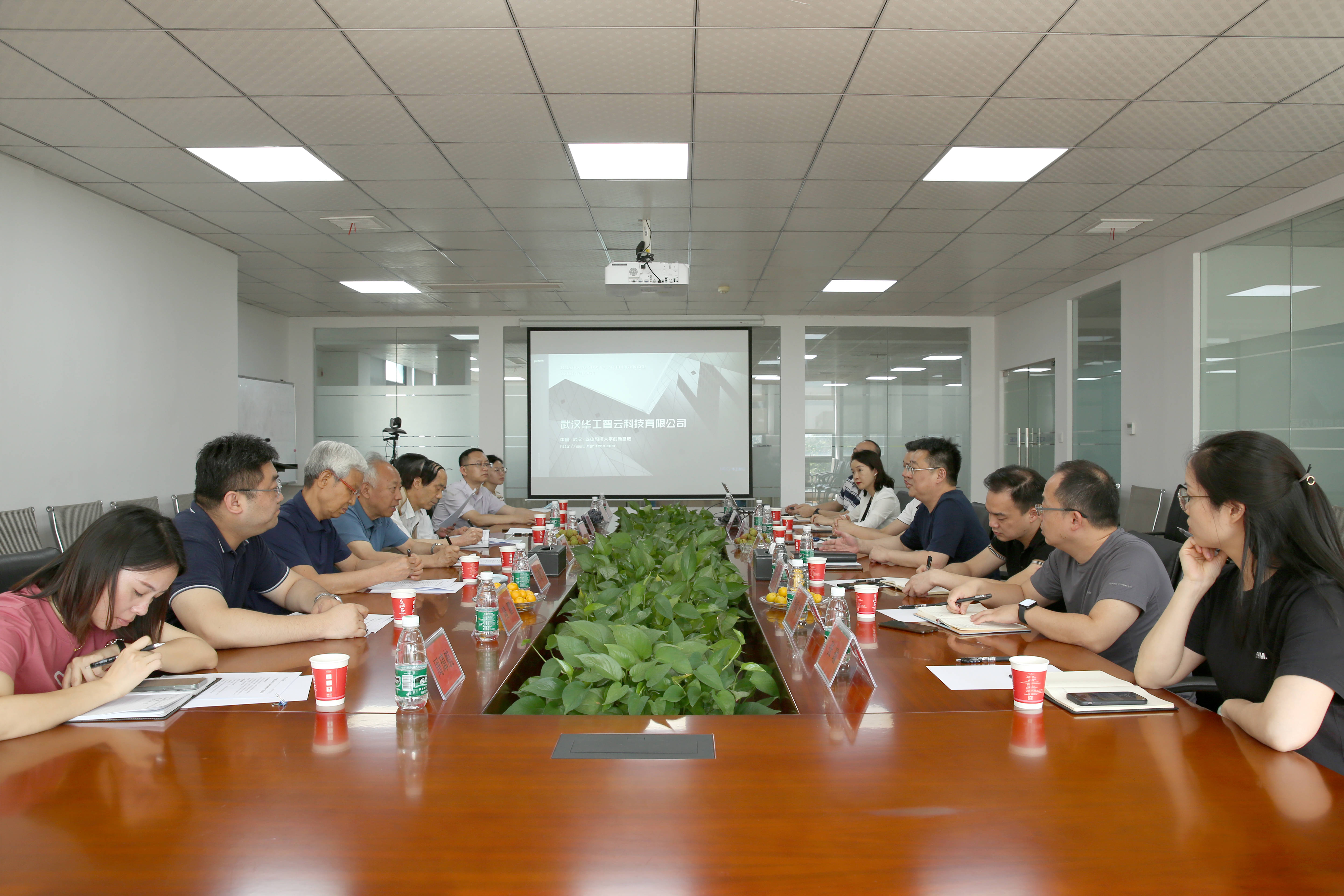 武汉市关工委领导一行莅临MGM美高梅(中国)参观考察指导工作 